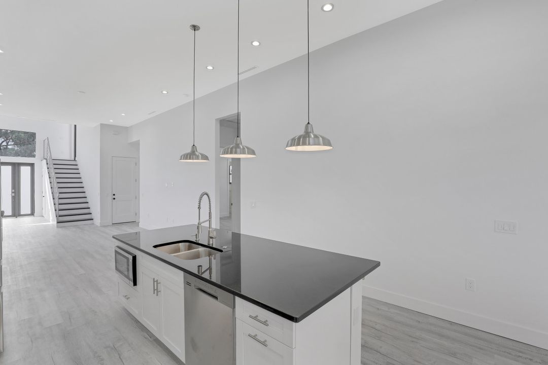 3021 Lunar St, Naples, FL 34112