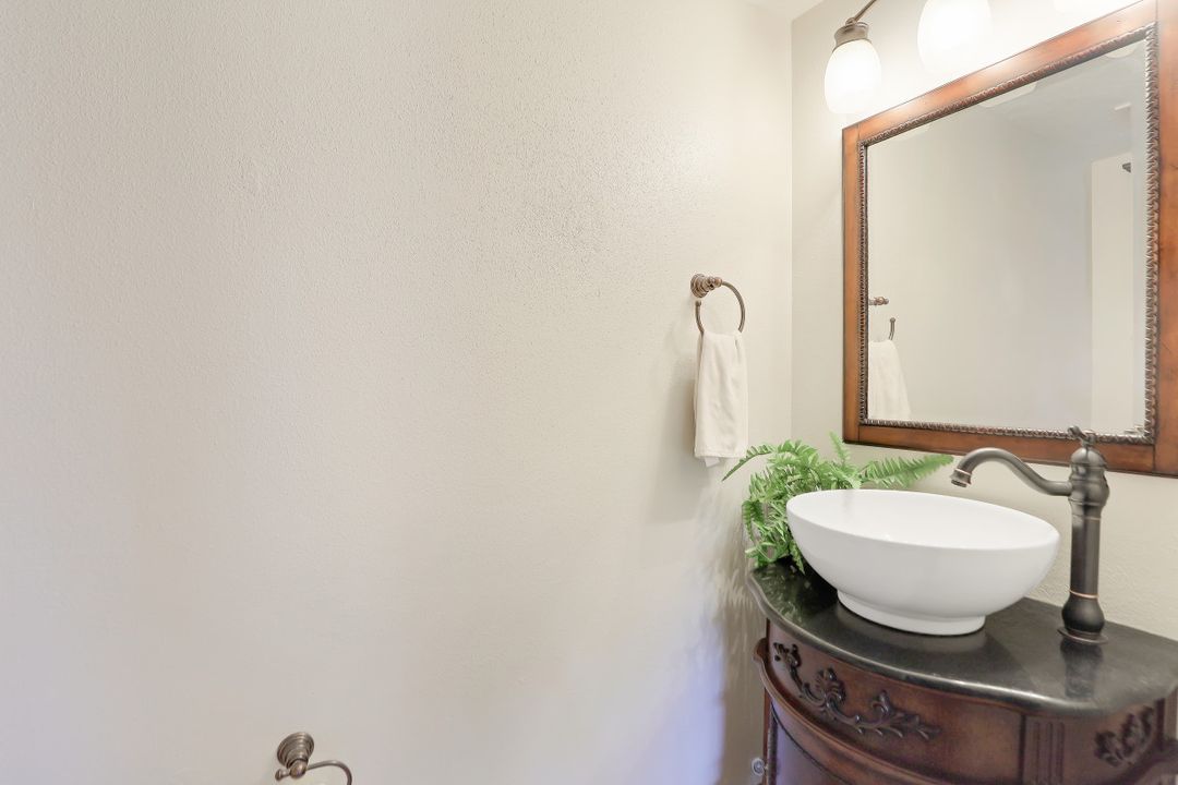 1220 NE 4th Pl, Cape Coral, FL 33909