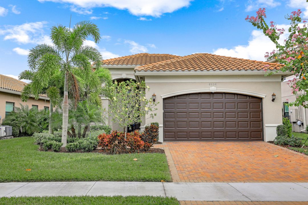 4554 Luminary Ave, Naples, FL 34119