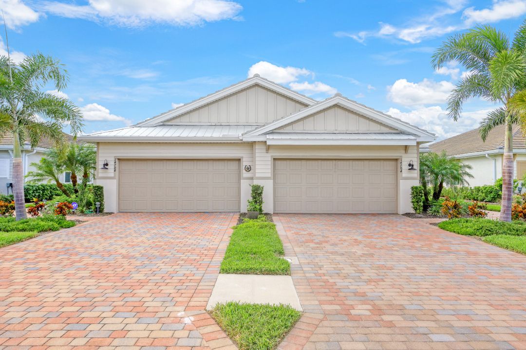 14708 Edgewater Cir, Naples, FL 34114