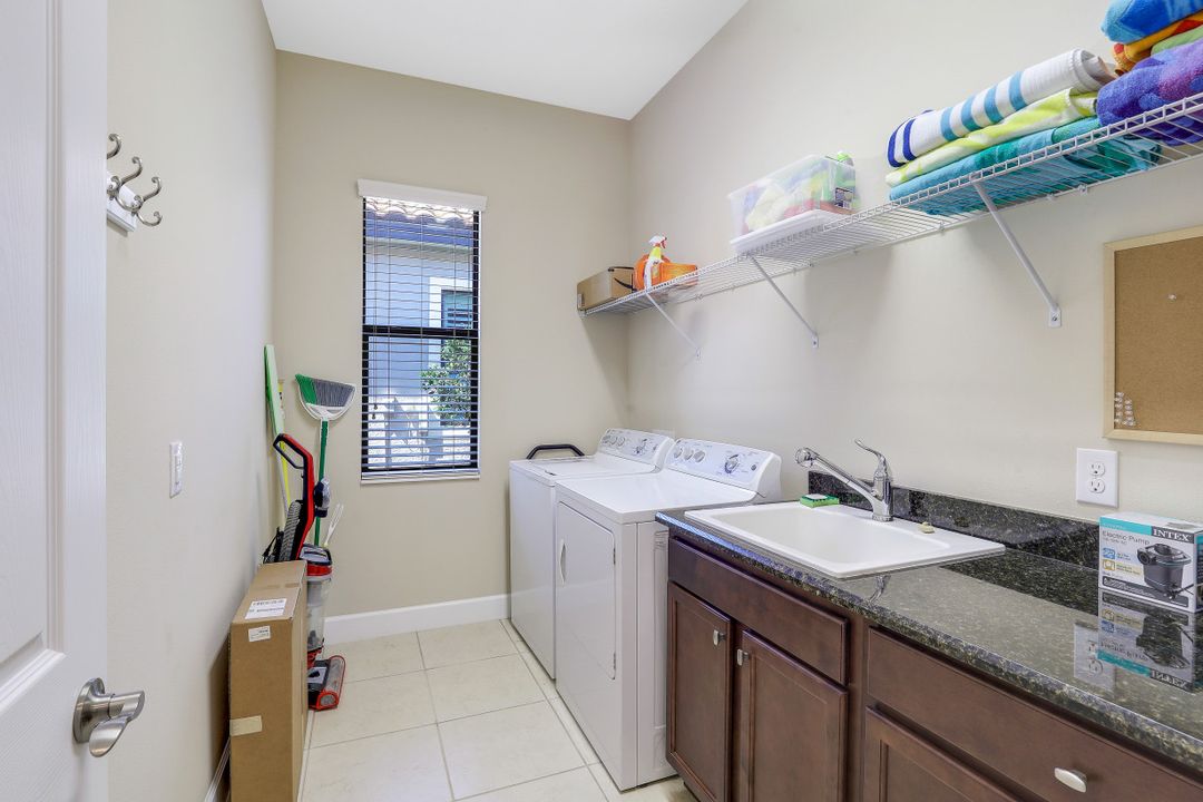 9247 Isla Bella Cir, Bonita Springs, FL 34135