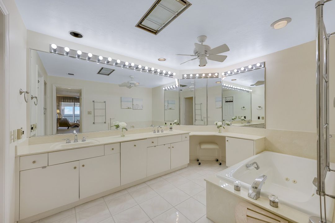 4301 Gulf Shore Blvd N #1700, Naples, FL 34103