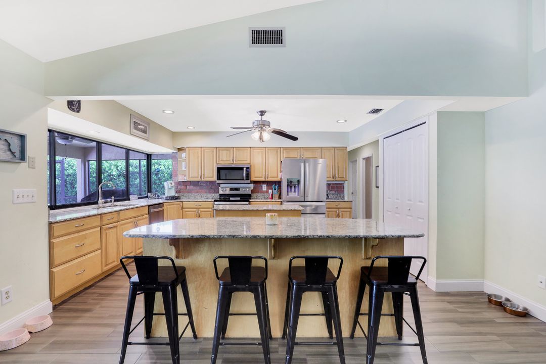 10430 Windsor Way, Naples, FL 34109