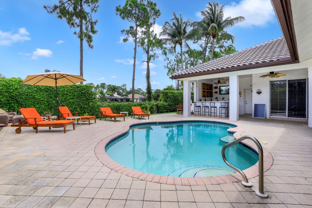 9925 Clear Lake Cir, Naples, FL 34109