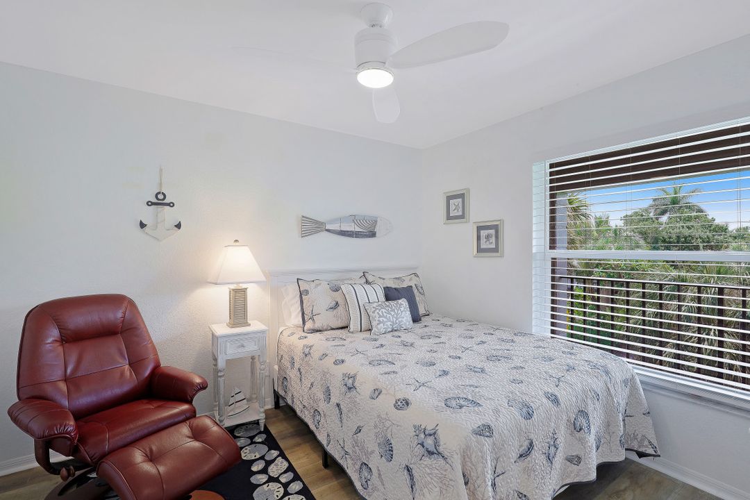 9101 Vanderbilt Dr #1-302, Naples, FL 34108