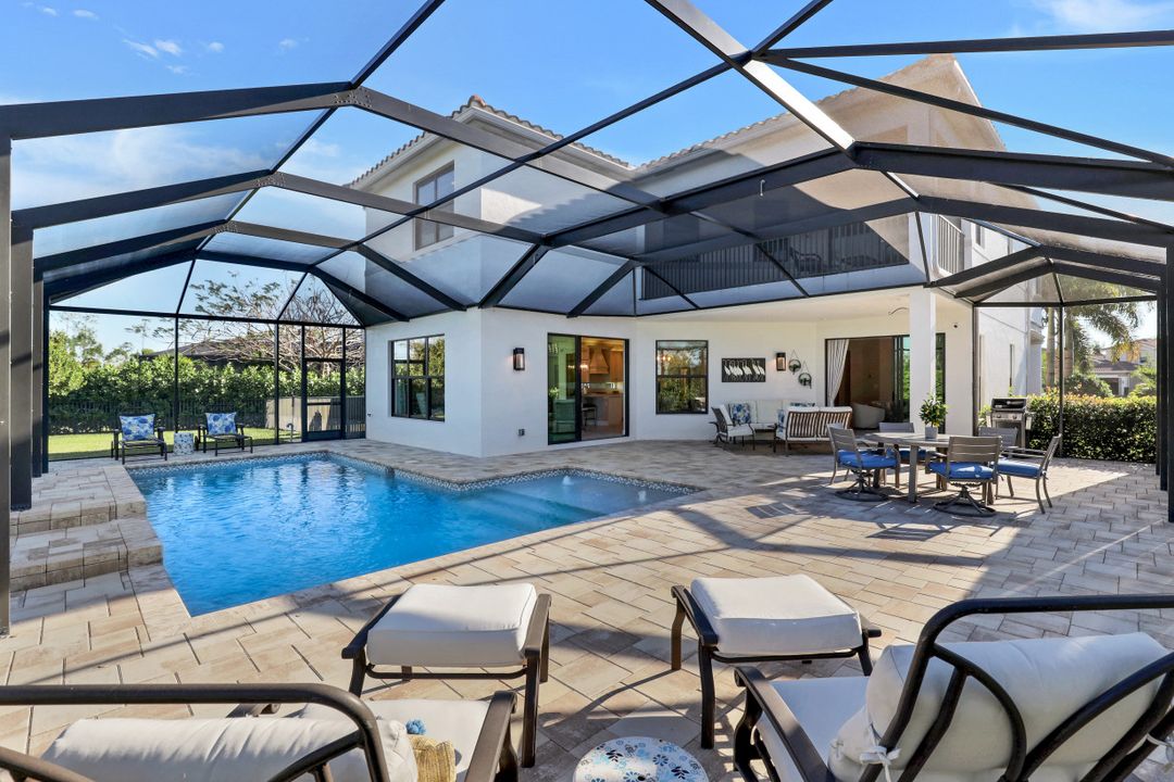 2827 Thunder Bay Circle, Naples, FL 34119