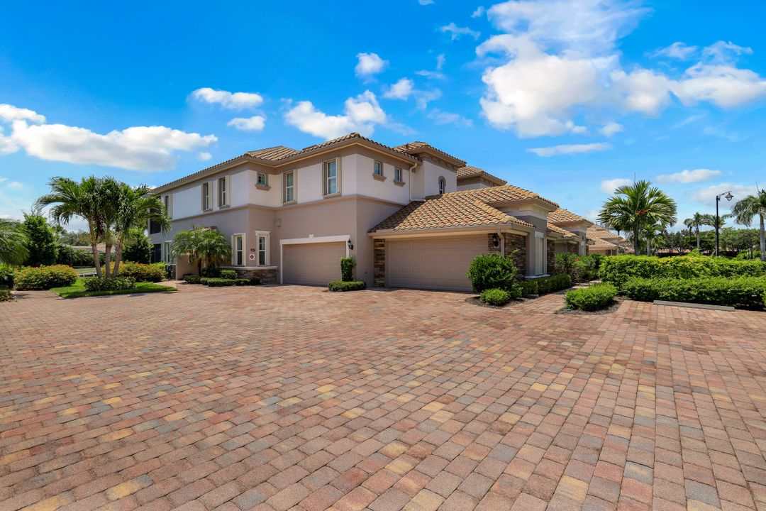 8843 Nautical Landing Cir #101, Naples, FL 34120