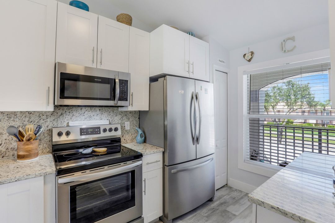 1006 Mainsail Dr #222, Naples, FL 34114