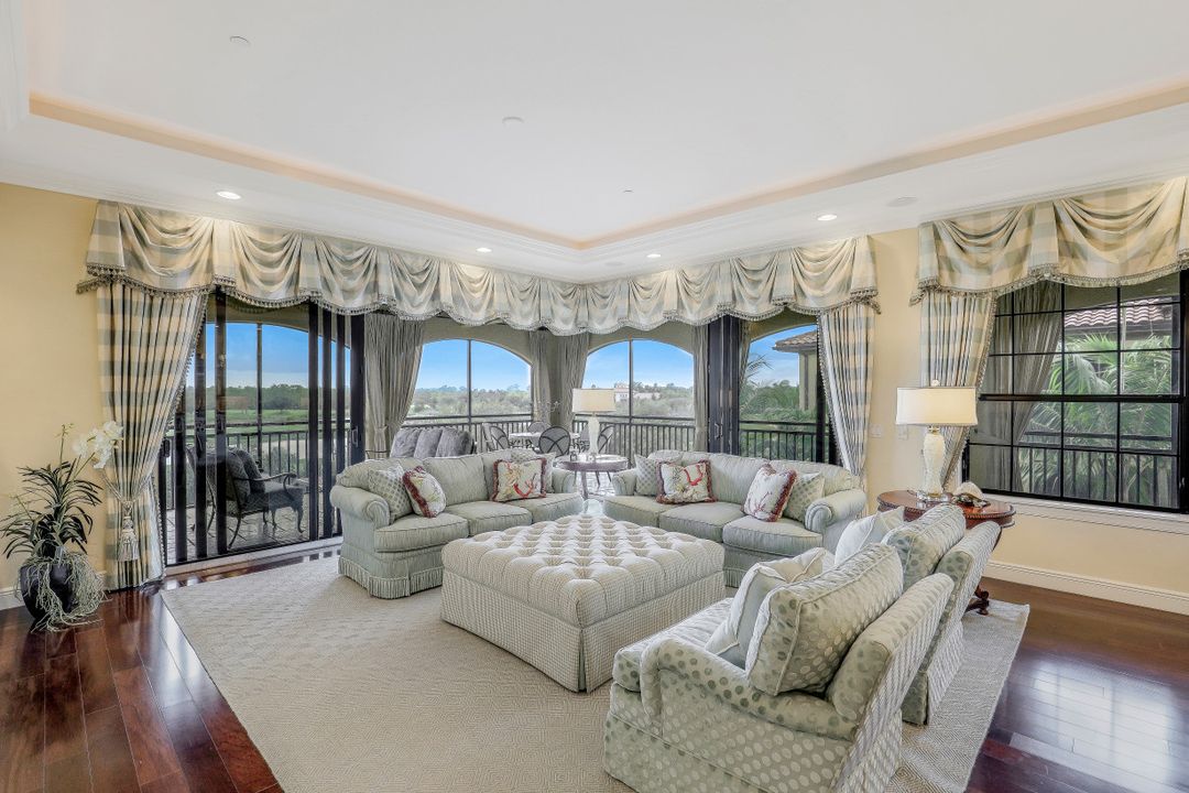 2542 Marquesa Royale Ln #301, Naples, FL 34109