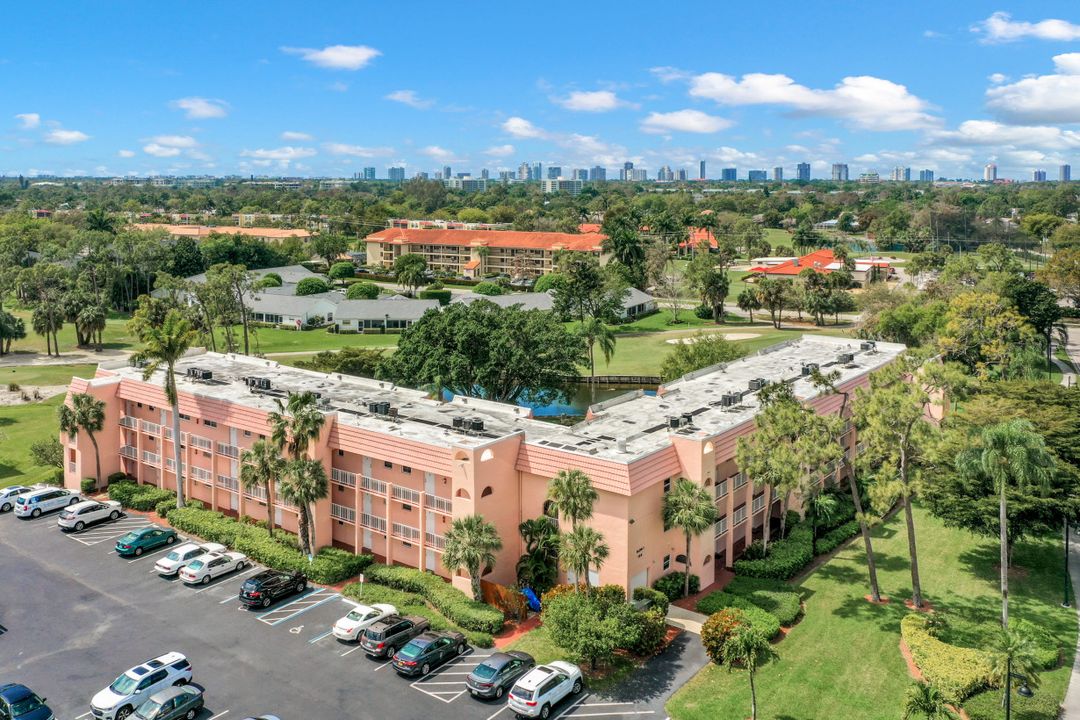 100 Forest Lakes Blvd #112, Naples, FL 34105