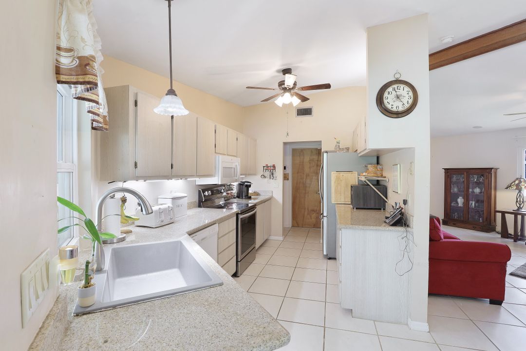 2207 SW 38th Terrace, Cape Coral, FL 33914