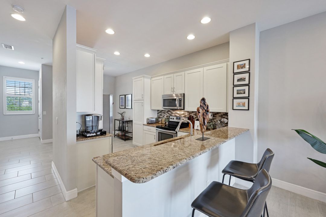 15130 Palmer Lake Cir #203, Naples, FL 34109