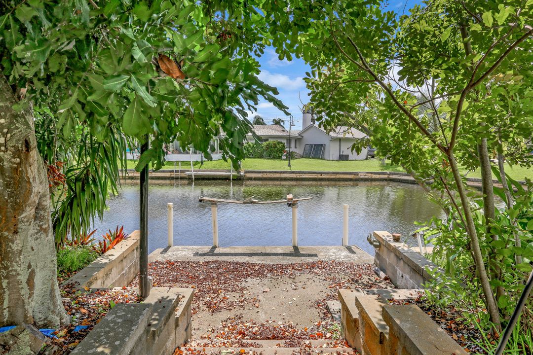 5310 Bayview Ct, Cape Coral, FL 33904
