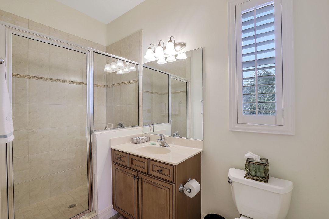 467 Saddlebrook Ln, Naples, FL 34110