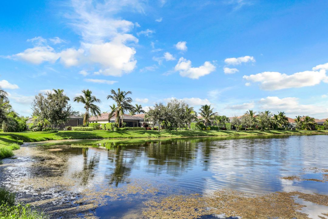 3227 Quilcene Ln, Naples, FL 34114