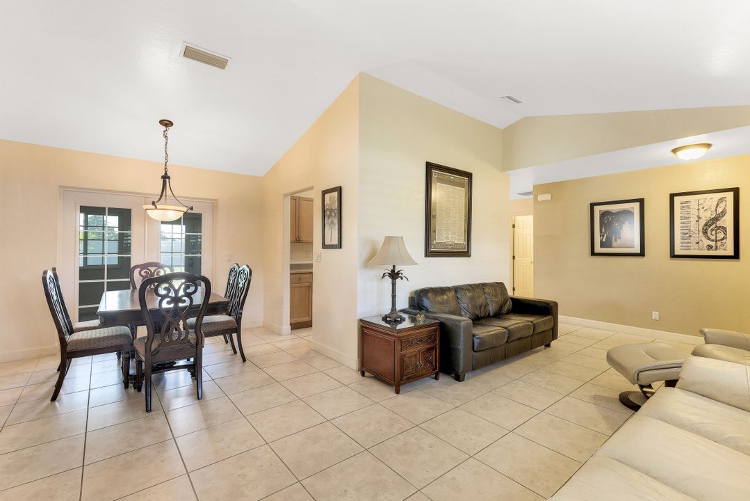 5 SE 20th Pl, Cape Coral, FL 33990