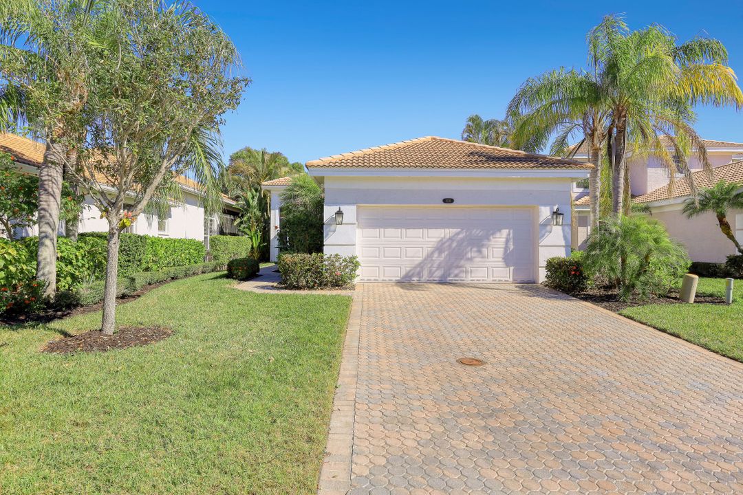 8591 Peppertree Way #205, Naples, FL 34114