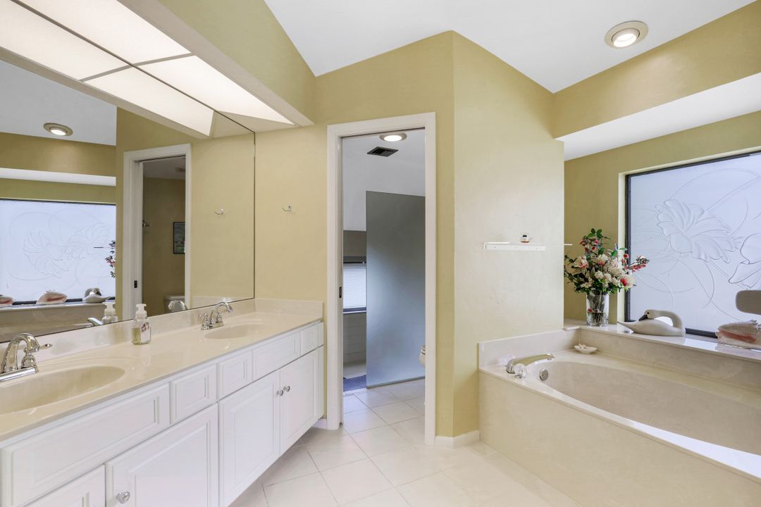 27131 Oakwood Lake Dr, Bonita Springs, FL 34134