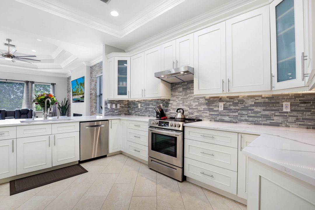 1434 Serrano Cir, Naples, FL 34105