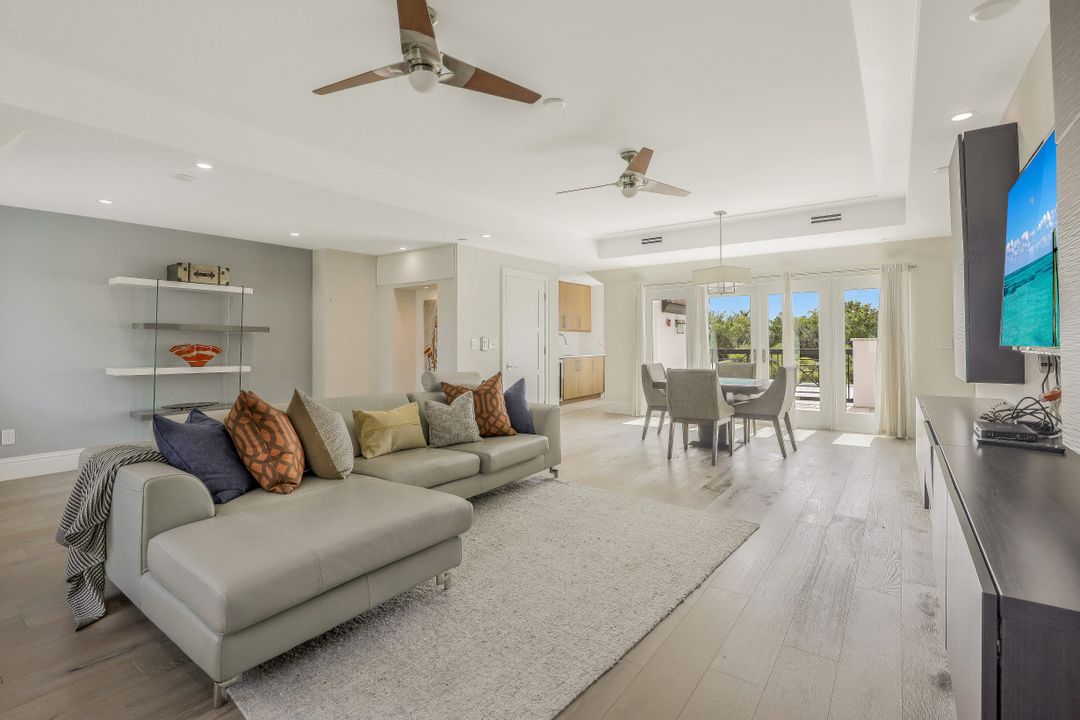 875 9th St S #PH, Naples, FL 34102