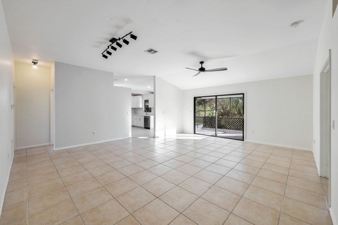 3658 Kent Dr, Naples, FL 34112