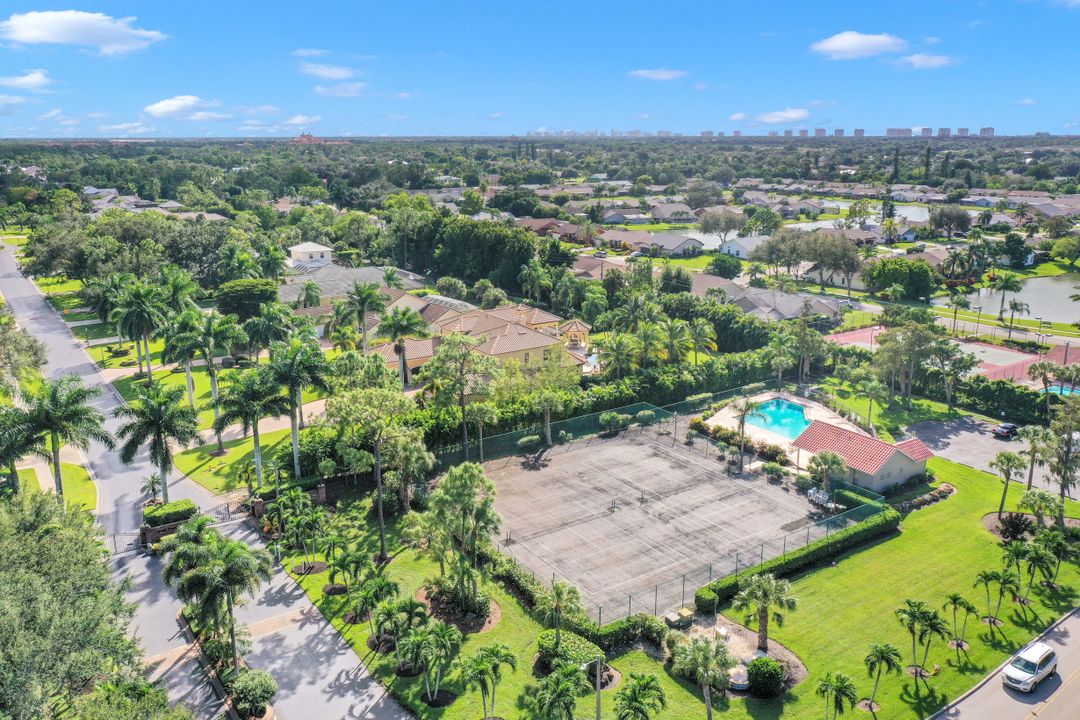 9245 The Ln, Naples, FL 34109