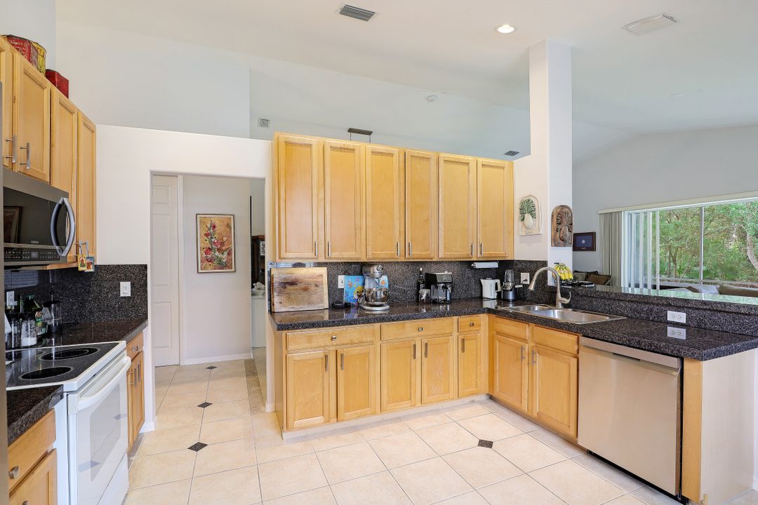 7920 Leicester Dr, Naples, FL 34104