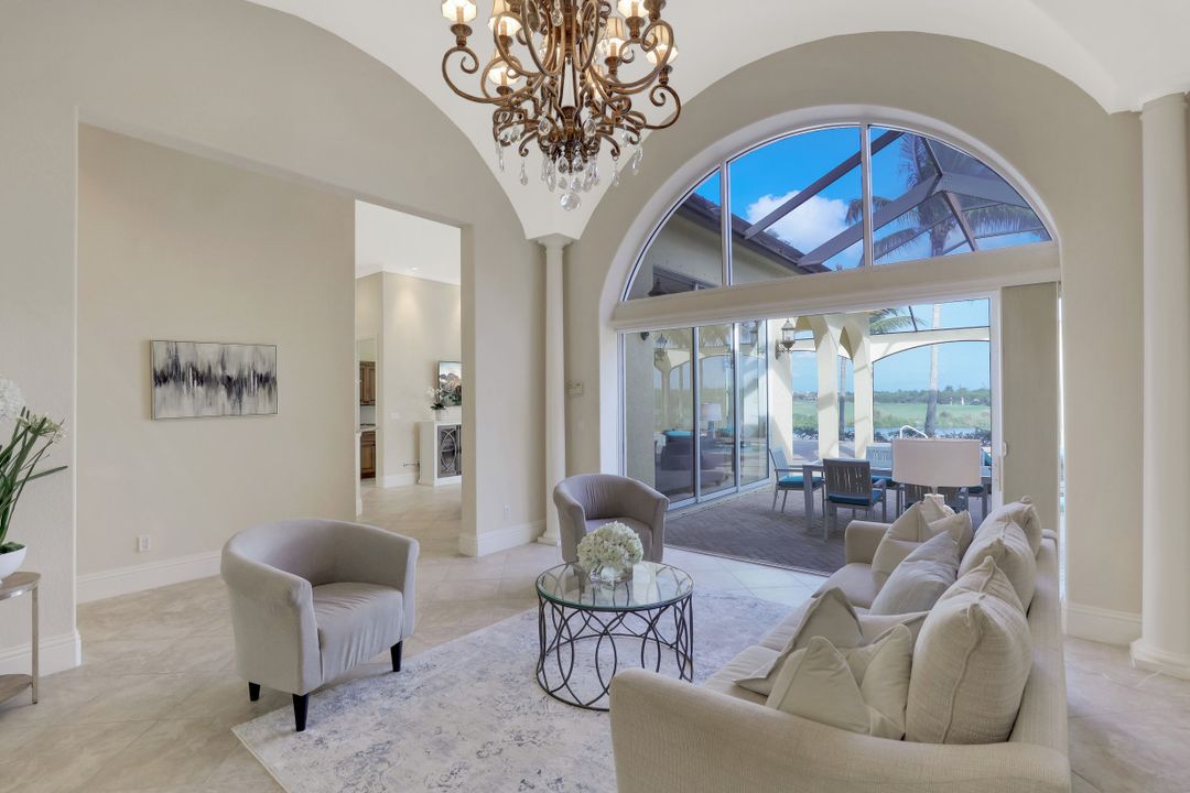 8560 Bellagio Dr, Naples, FL 34114