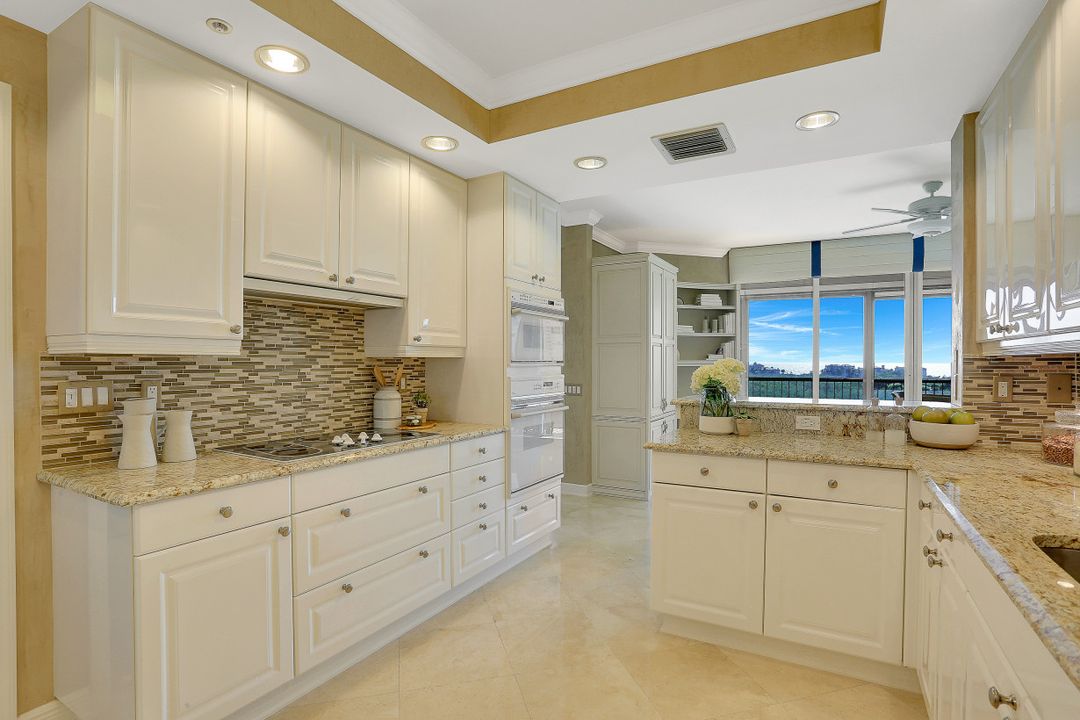 8960 Bay Colony Dr #703, Naples, FL 34108