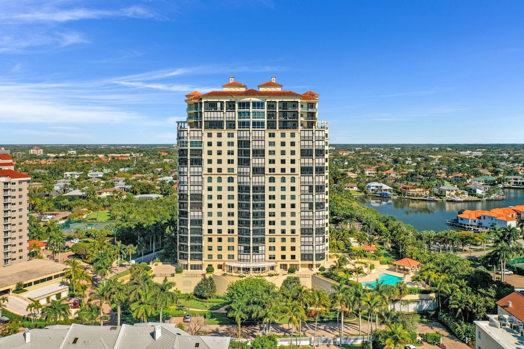 81 Seagate Dr #2001, Naples, FL 34103