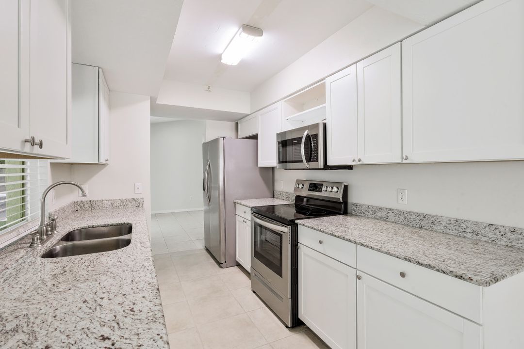 6581 Sable Ridge Ln, Naples, FL 34109