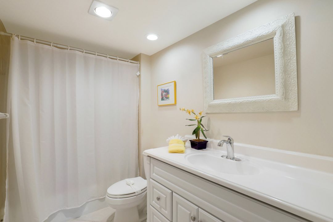 3300 Binnacle Dr #101, Naples, FL 34103