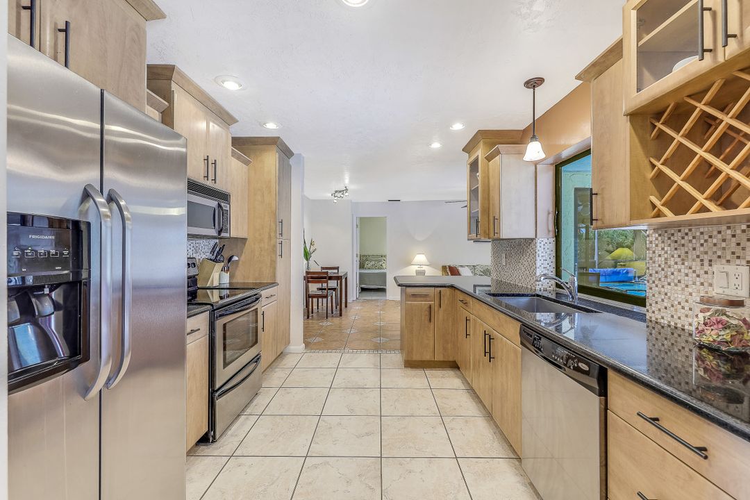 2002 SE 6th Ave, Cape Coral, FL 33990