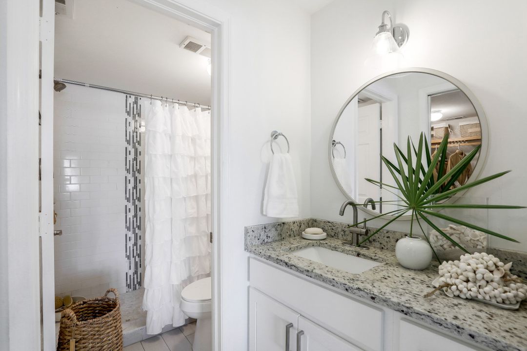 5716 Deauville Cir, Naples, FL 34112