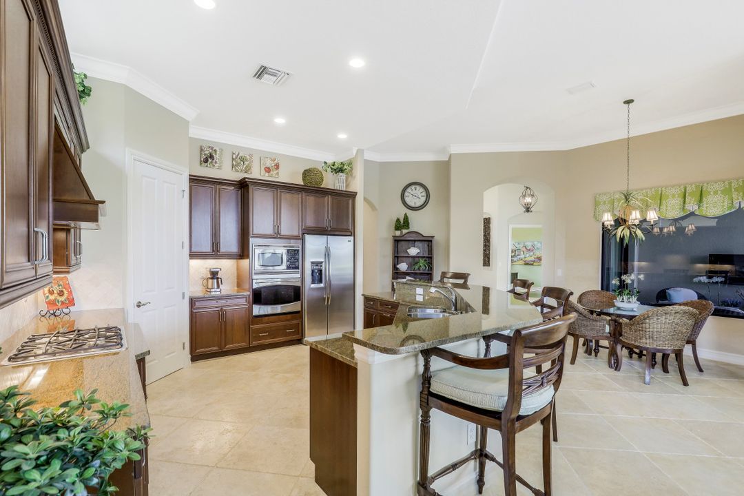 6512 Costa Cir, Naples, FL 34113