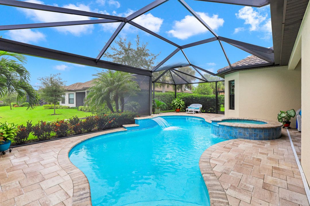 8450 Palacio Terrace W, Naples, FL 34114