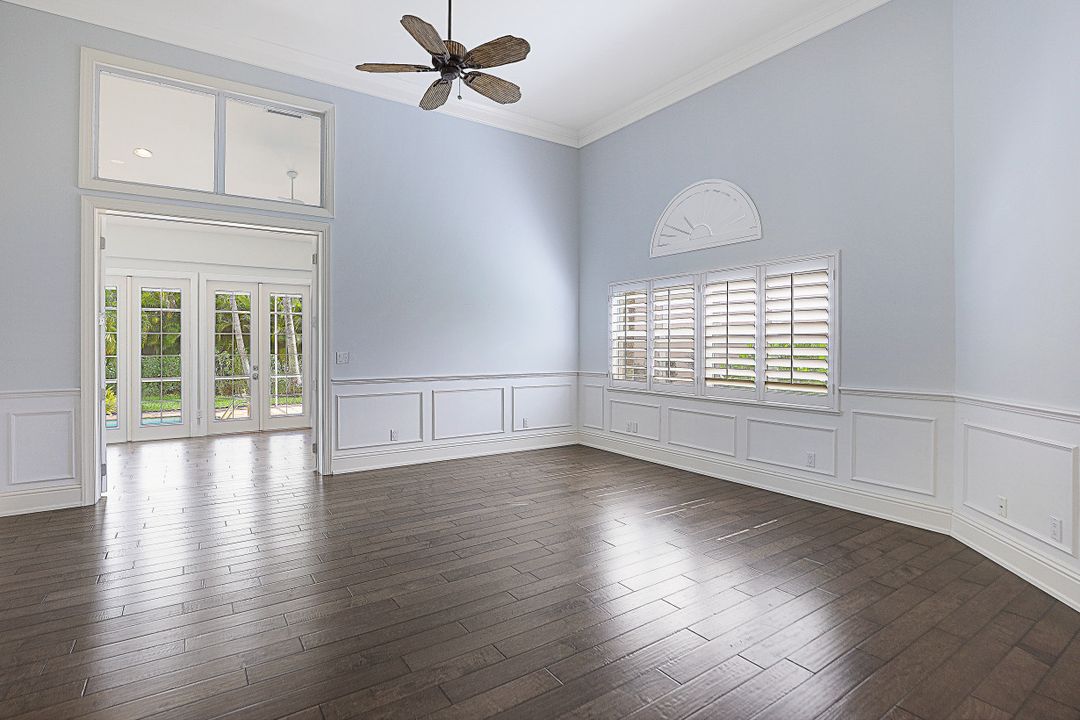 1905 Fairfax Cir, Naples, FL 34109