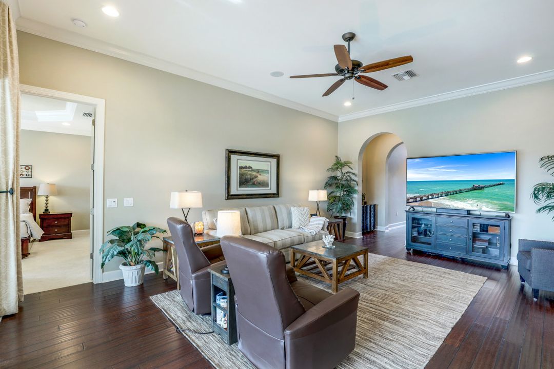 9447 Quarry Dr, Naples, FL 34120