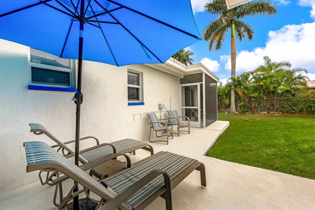 10095 7th St N #2, Naples, FL 34108