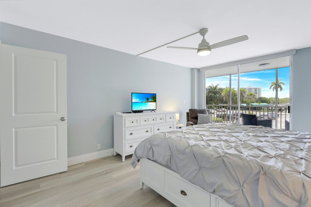 5 Bluebill Ave #210, Naples, FL 34108