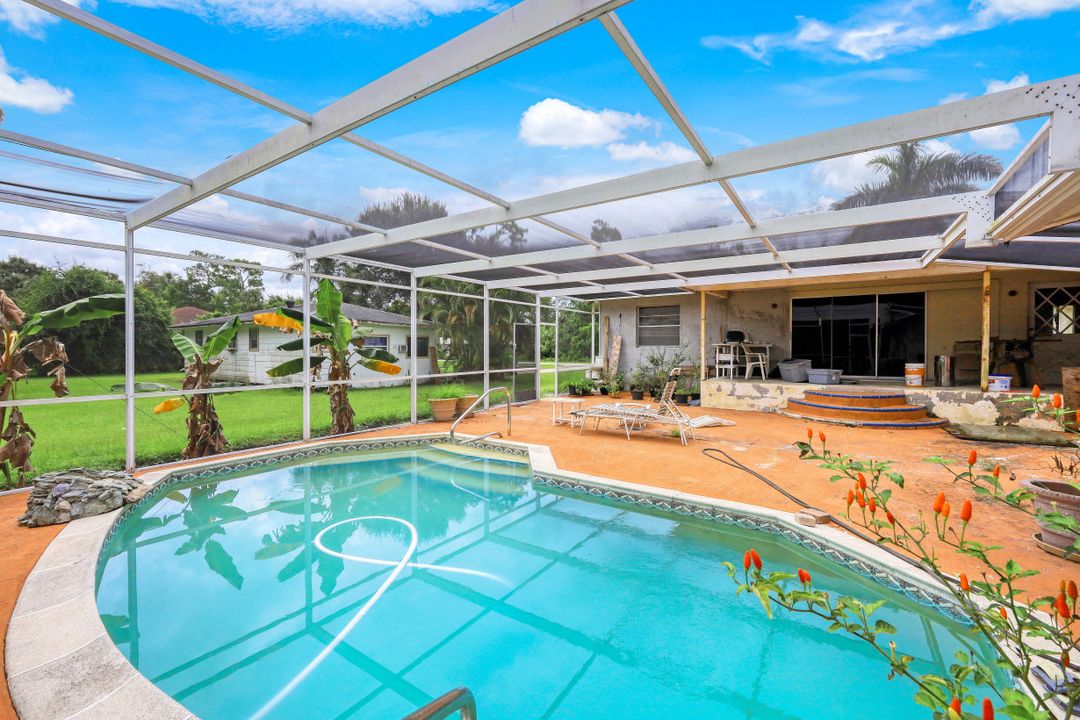 5257 Cypress Ln, Naples, FL 34113