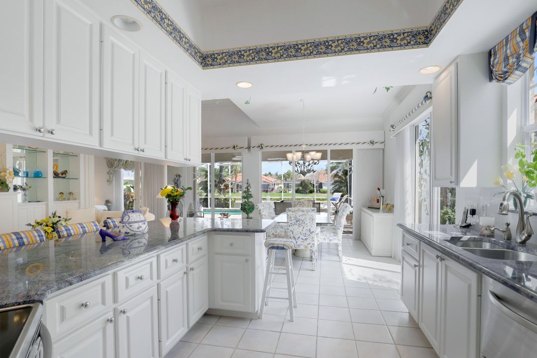 4000 Isla Ciudad Ct, Naples, FL 34109