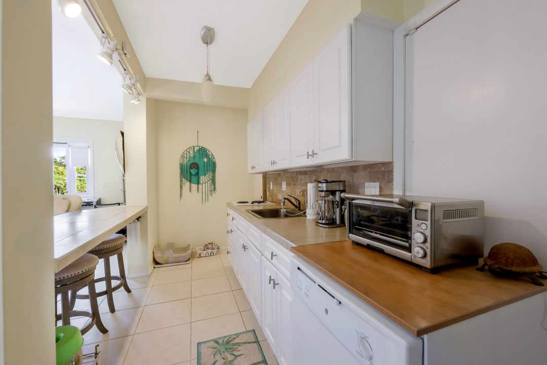 230 Donora Blvd, Fort Myers Beach, FL 33931