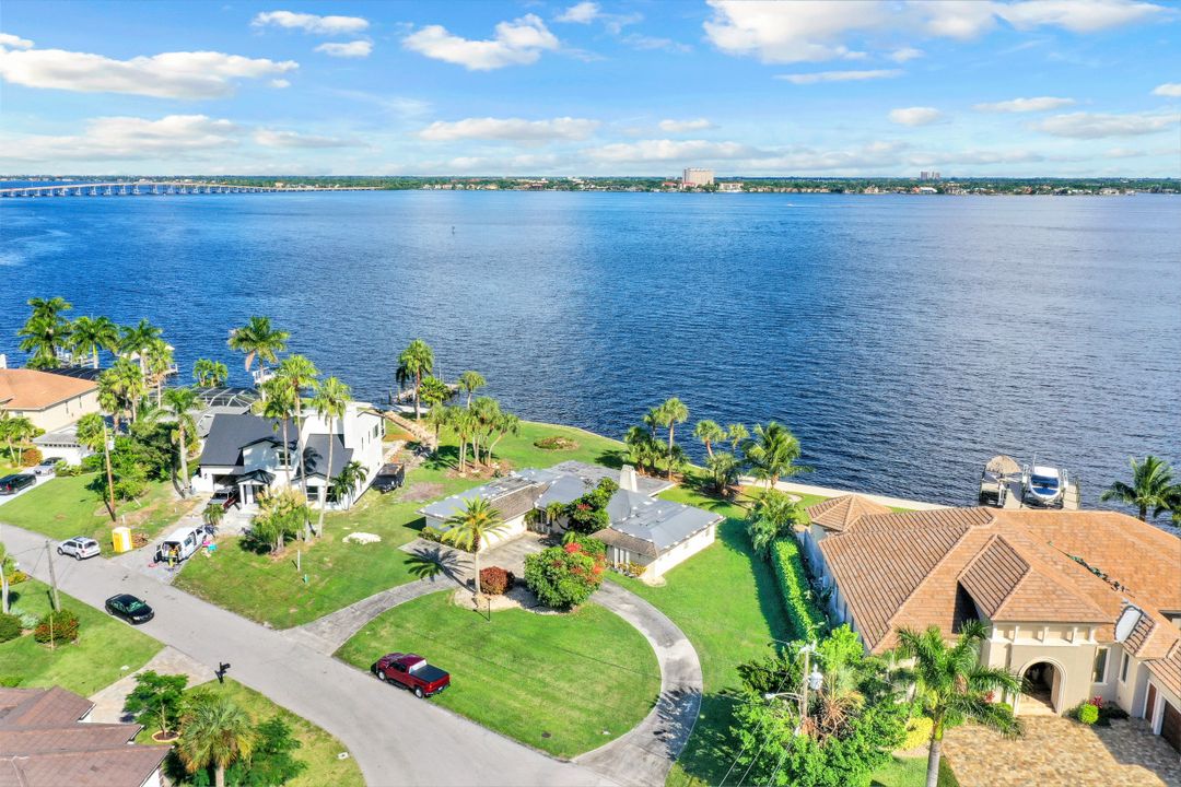 5271 Nautilus Dr, Cape Coral, FL 33904