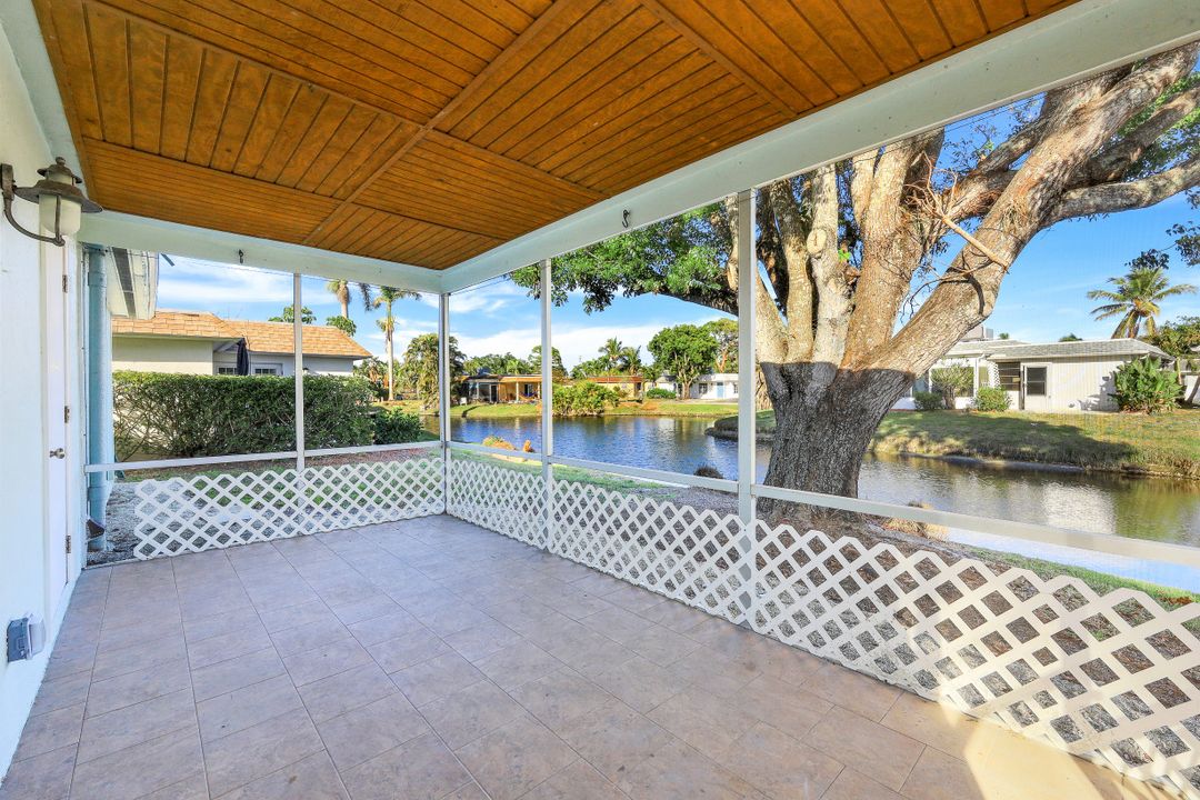 32 Knights Bridge Rd, Naples, FL 34112