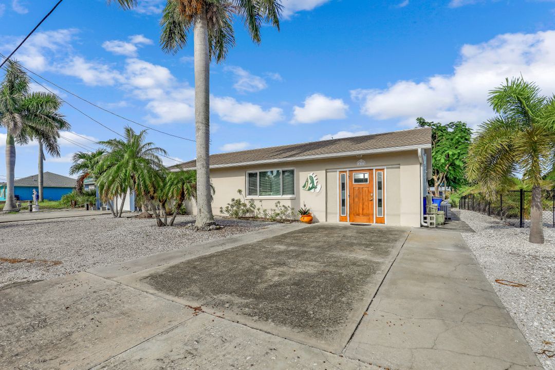 16125 Buccaneer St, Bokeelia, FL 33922