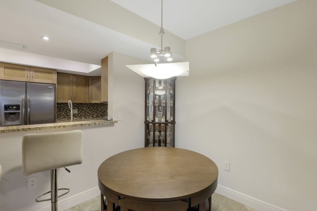 879 Meadowland Dr #O, Naples, FL 34108