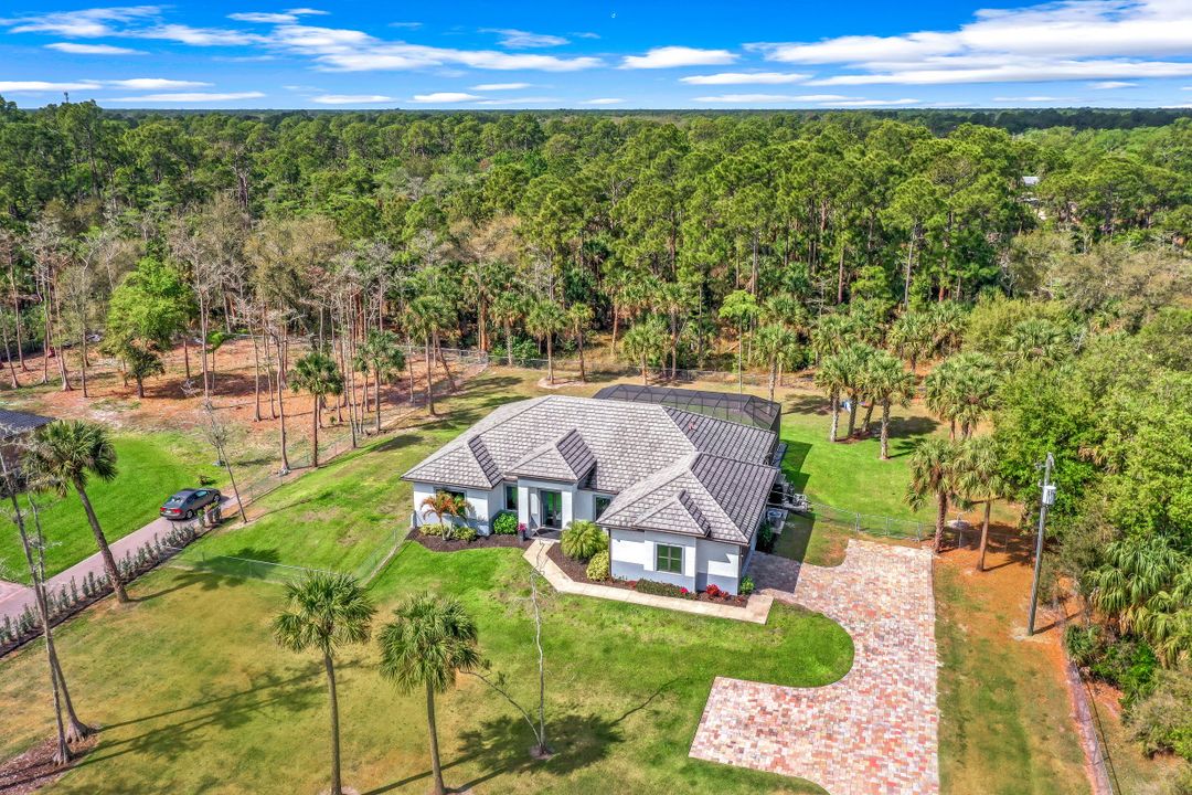 481 7th St NW, Naples, FL 34120