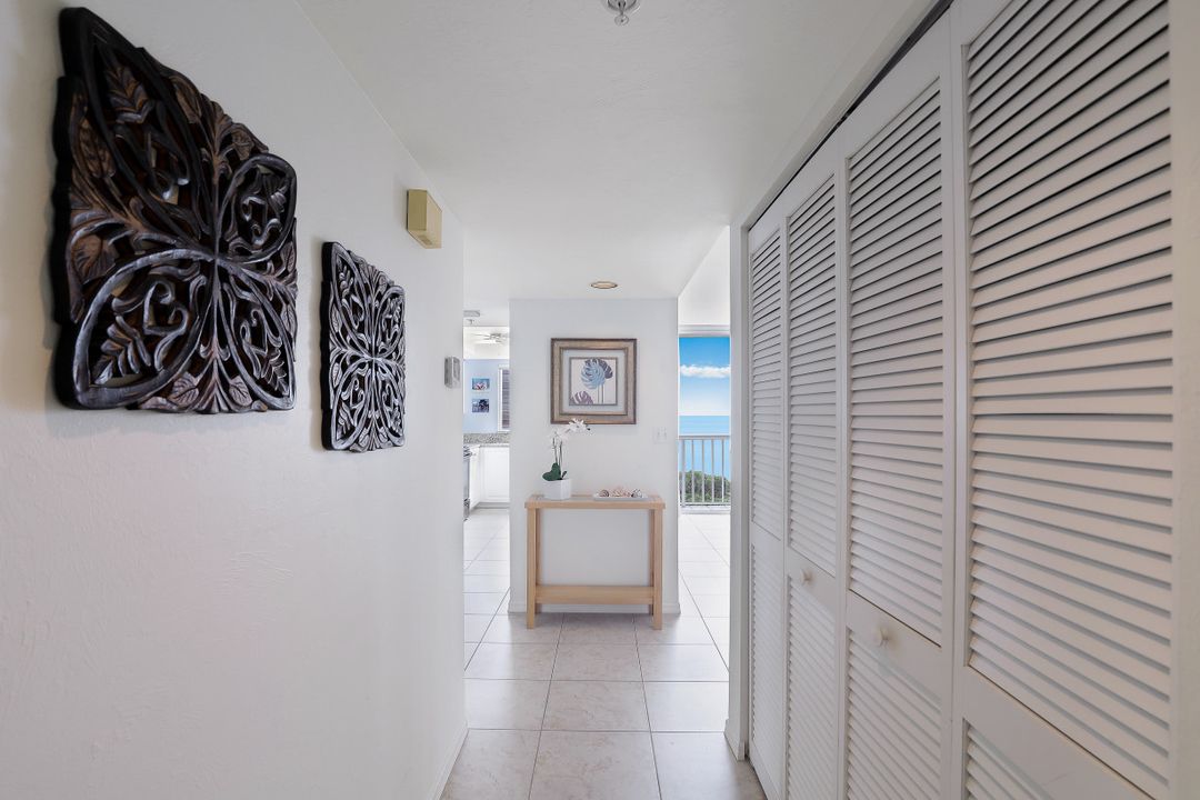 40 Seagate Dr #1101, Naples, FL 34103