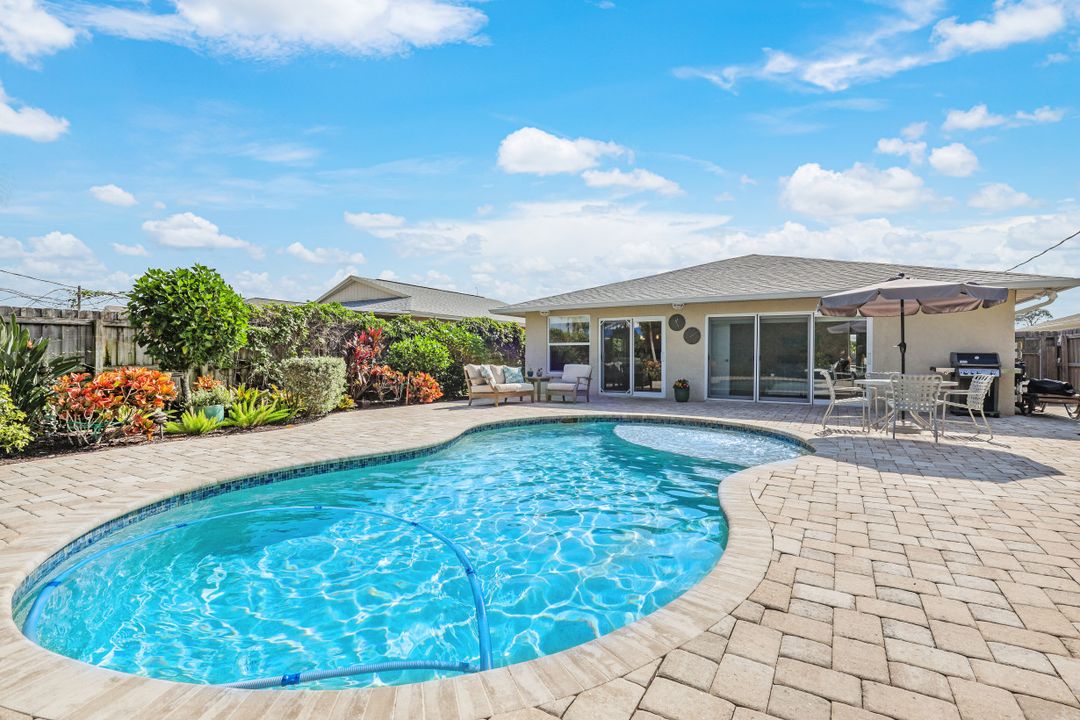 565 98th Ave N, Naples, FL 34108